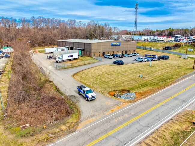 Plus de détails pour 2885 Lowery St, Winston-Salem, NC - Industriel à vendre