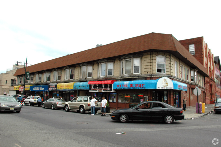 332 Main St, Paterson, NJ à vendre - Photo principale - Image 1 de 1