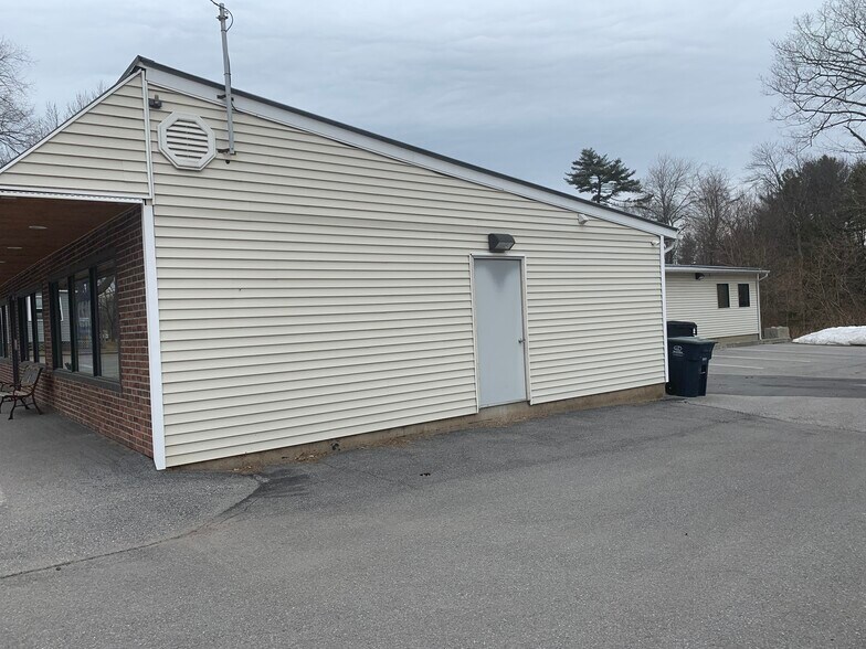 217 Pearl St, Essex Junction, VT à louer - Photo du bâtiment - Image 3 de 12