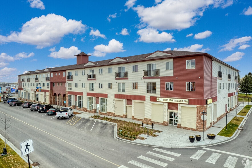 1010 Railway St, Crossfield, AB à louer - Photo du bâtiment - Image 2 de 13