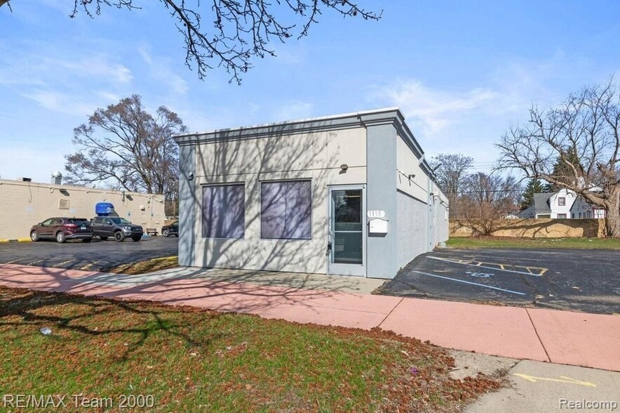 5153 S Beech Daly St, Dearborn Heights, MI for lease - Building Photo - Image 1 of 25