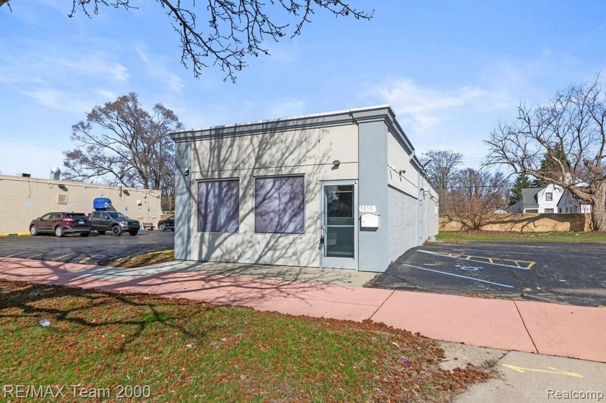 5153 S Beech Daly St, Dearborn Heights, MI à louer Photo du bâtiment- Image 1 de 26
