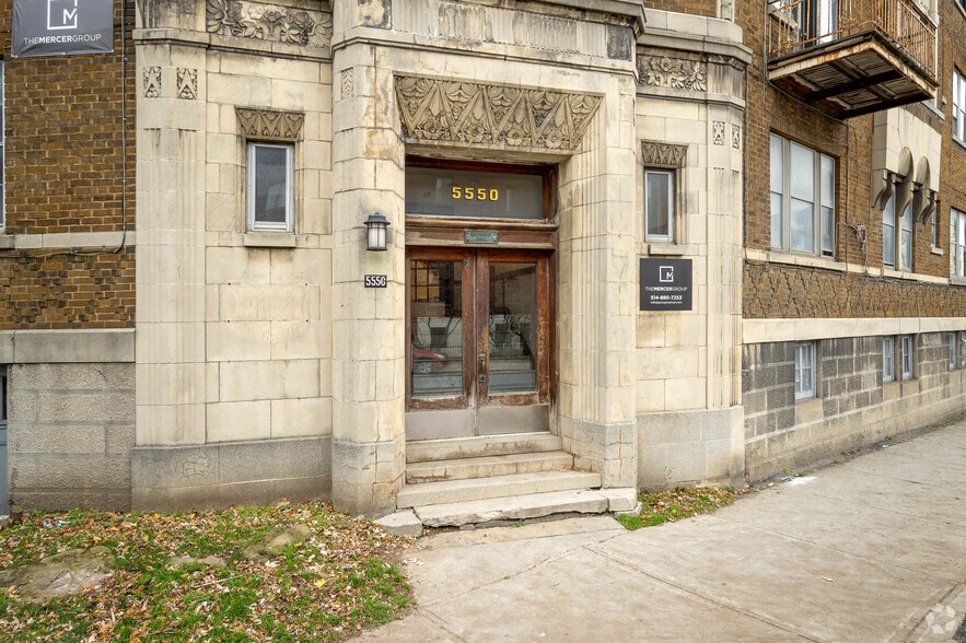 5556 Ch De La Côte-Saint-Luc, Montréal, QC for sale - Building Photo - Image 3 of 4