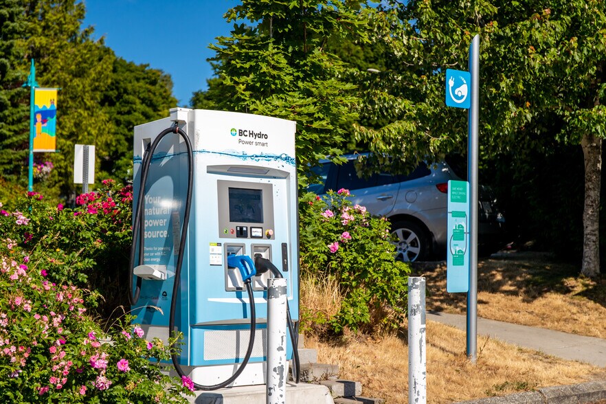 5755 Cowrie St, Sechelt, BC à louer - Photo du bâtiment - Image 3 de 22