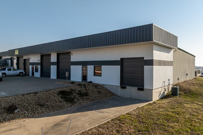 Plus de détails pour 1109-1113 Valley Ridge Dr, Grain Valley, MO - Industriel à louer