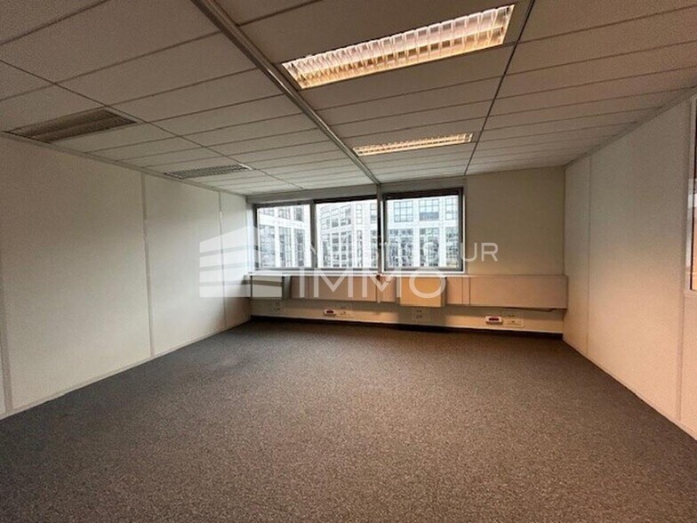 Office in Noisy Le Grand for lease - Interior Photo - Image 3 of 6