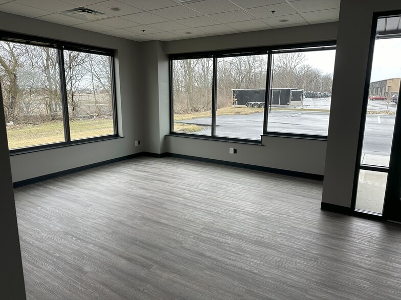 103 E Kam Dr, Pittsboro, IN à louer - Photo intérieure - Image 3 de 8