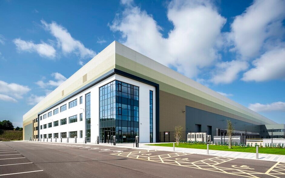 Chippenham Rd, Chippenham à louer - Photo du bâtiment - Image 2 de 6