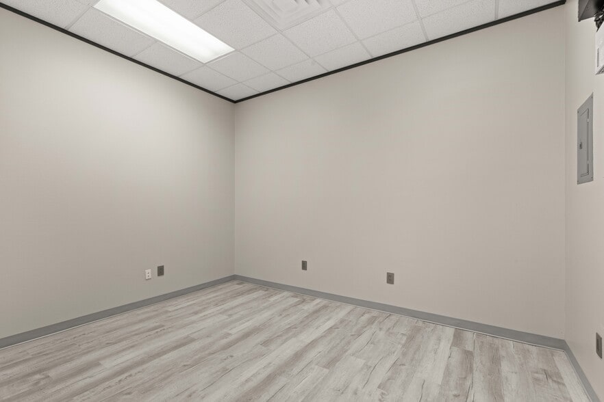 1325 Space Park Dr, Houston, TX à vendre - Photo intérieure - Image 3 de 11