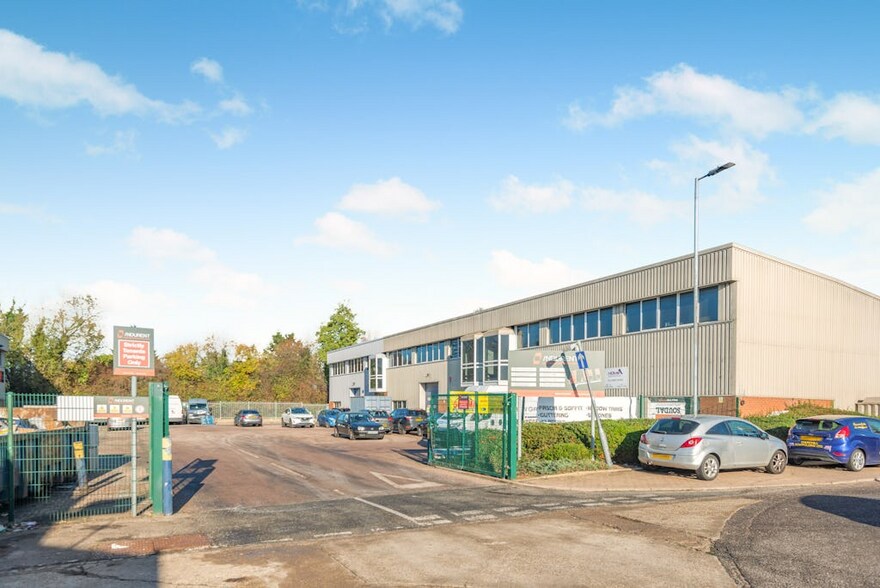 Brooker Rd, Waltham Abbey for lease - Building Photo - Image 1 of 16