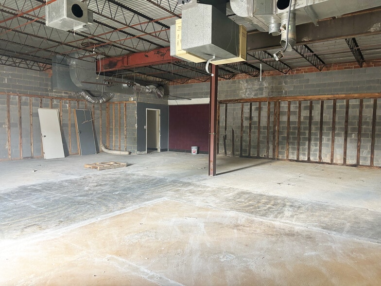 1023 Chestnut St, Winston-Salem, NC for lease - Building Photo - Image 2 of 7