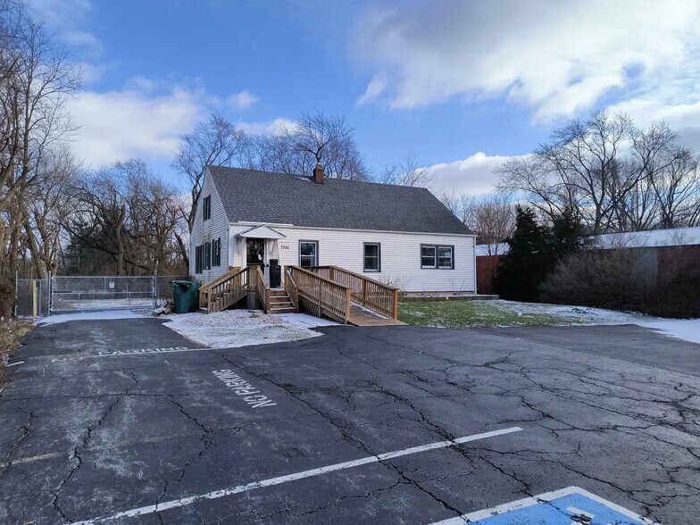 7725 Taft St, Merrillville, IN à louer - Photo du bâtiment - Image 1 de 6