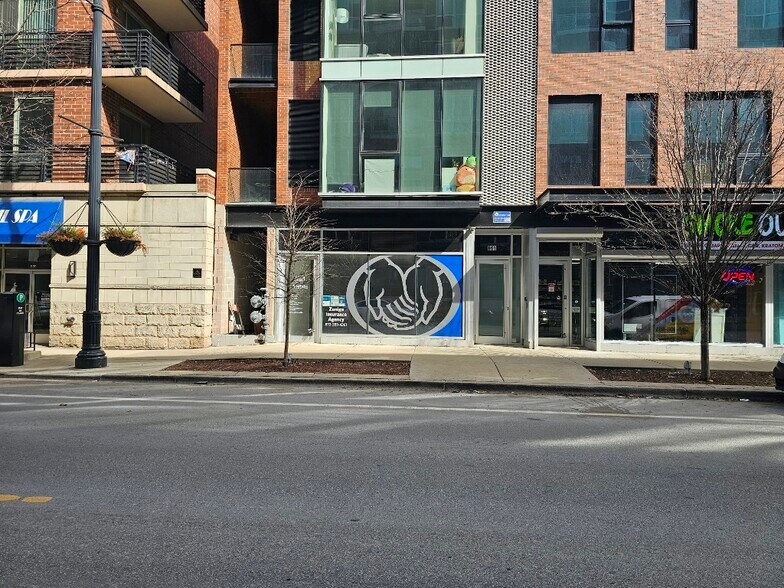 853 N Larrabee St, Chicago, IL à louer - Photo du bâtiment - Image 3 de 27