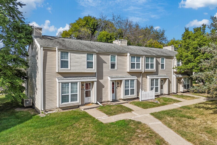 2645 Newbury Cir, Burlington, IA à vendre - Photo du bâtiment - Image 3 de 24