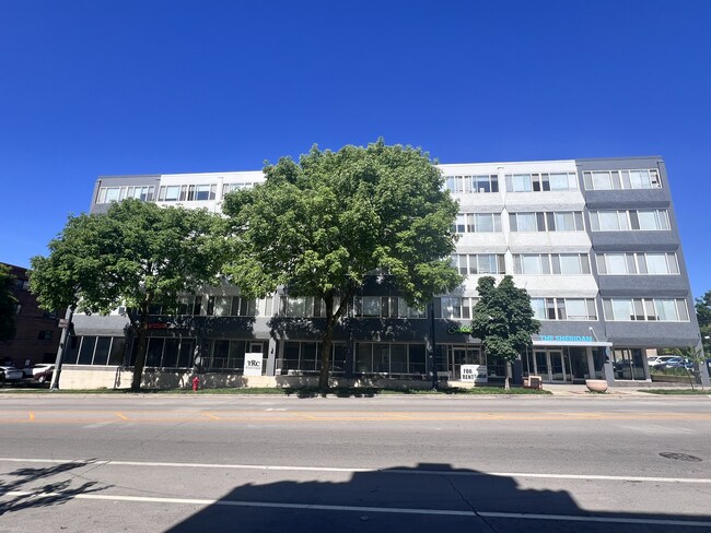 More details for 3575 N Oakland Ave, Shorewood, WI - Retail for Lease