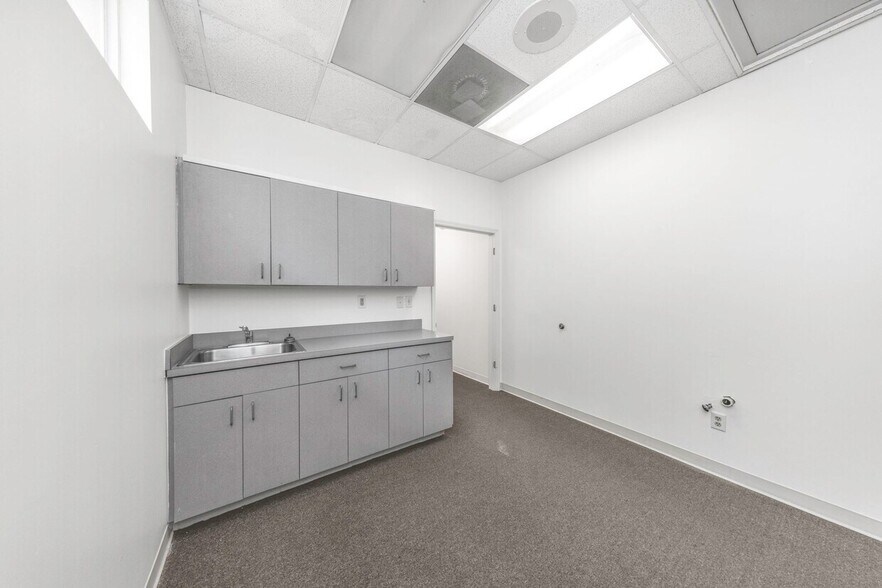 14517 Bruce B Downs Blvd, Tampa, FL à louer - Photo intérieure - Image 3 de 26