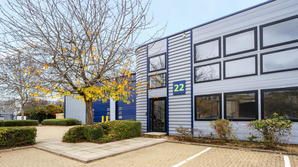 20 Plover Clos, Newport Pagnell for lease Primary Photo- Image 1 of 17