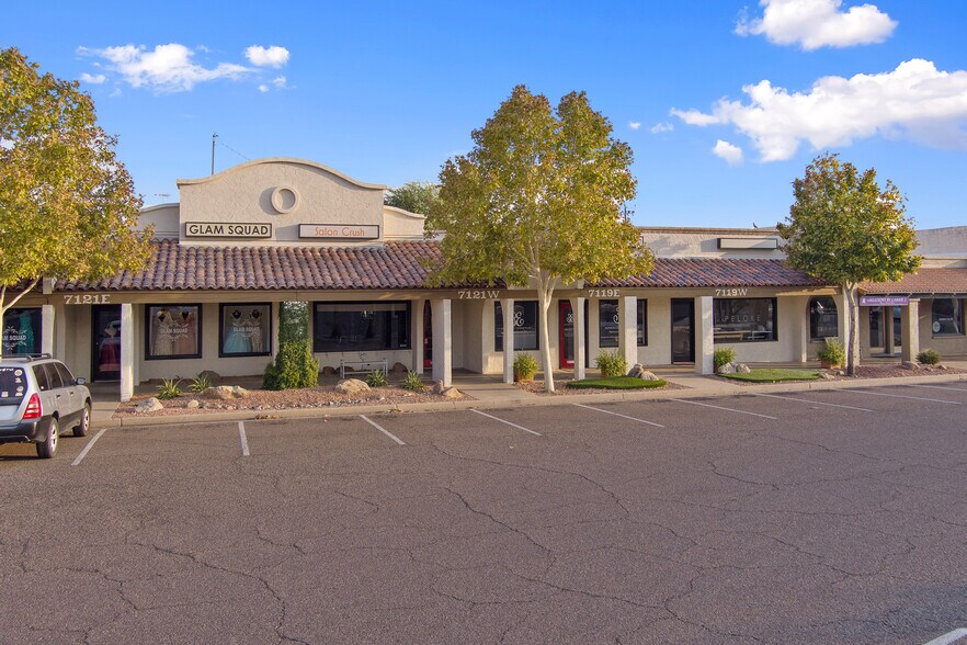 7119-7125 E Sahuaro Dr, Scottsdale, AZ à louer - Photo du bâtiment - Image 2 de 5
