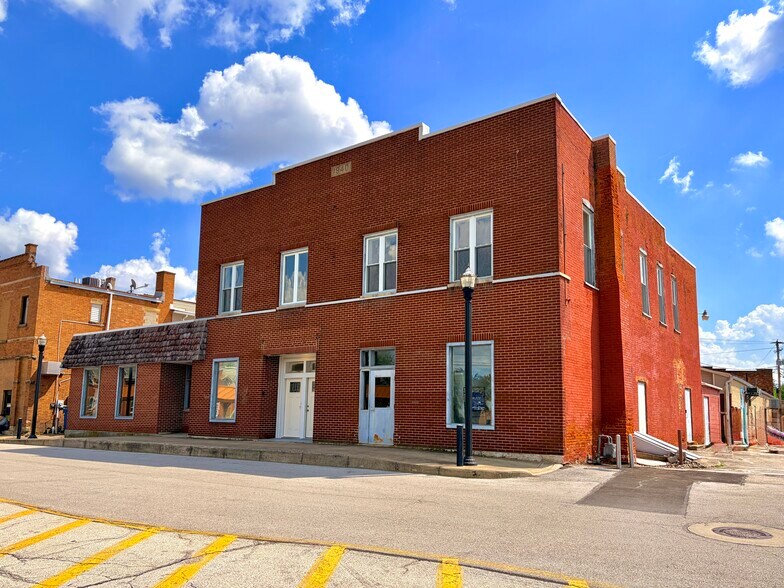 110 Railroad St, Clyde, OH à vendre - Photo du bâtiment - Image 2 de 48