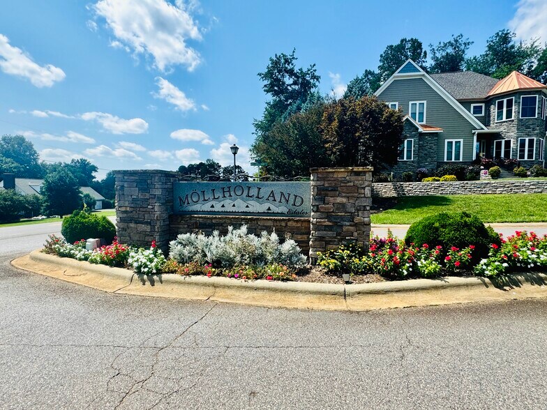 Mollholland Blvd, Morganton, NC à vendre - Photo du bâtiment - Image 2 de 18