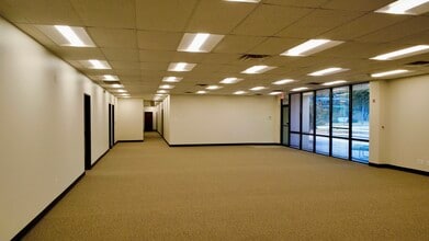 1111 W Carrier Pky, Grand Prairie, TX à louer Photo intérieure- Image 2 de 6