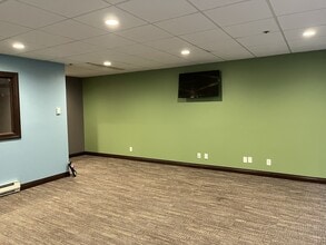 2727 N Grandview Blvd, Waukesha, WI for lease Interior Photo- Image 1 of 4