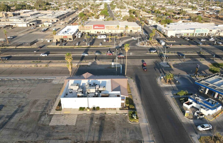 1002 N Imperial Ave, El Centro, CA à louer - Photo du bâtiment - Image 3 de 4