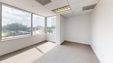 100 N Biscayne Blvd, Miami, FL for lease Building Photo- Image 2 of 8