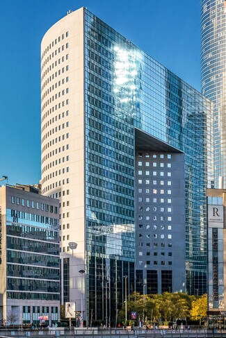 Plus de détails pour 11-13 Cours Valmy, Puteaux - Bureau à louer