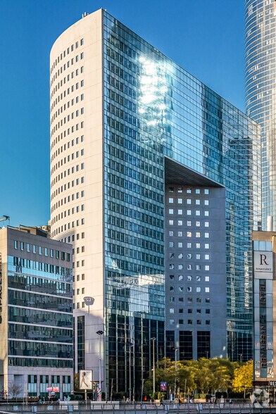 11-13 Cours Valmy, Puteaux for lease - Primary Photo - Image 1 of 14