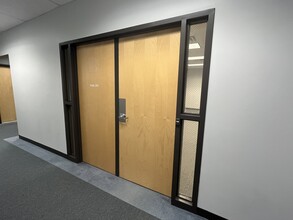 56 Middlesex Tpke, Burlington, MA for lease Interior Photo- Image 1 of 4