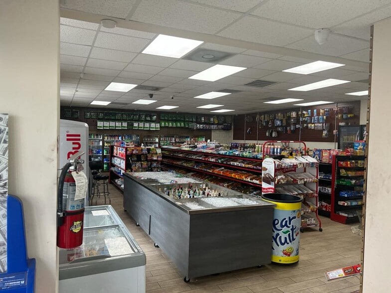 8506 Mesa Dr, Houston, TX à vendre - Photo intérieure - Image 2 de 5