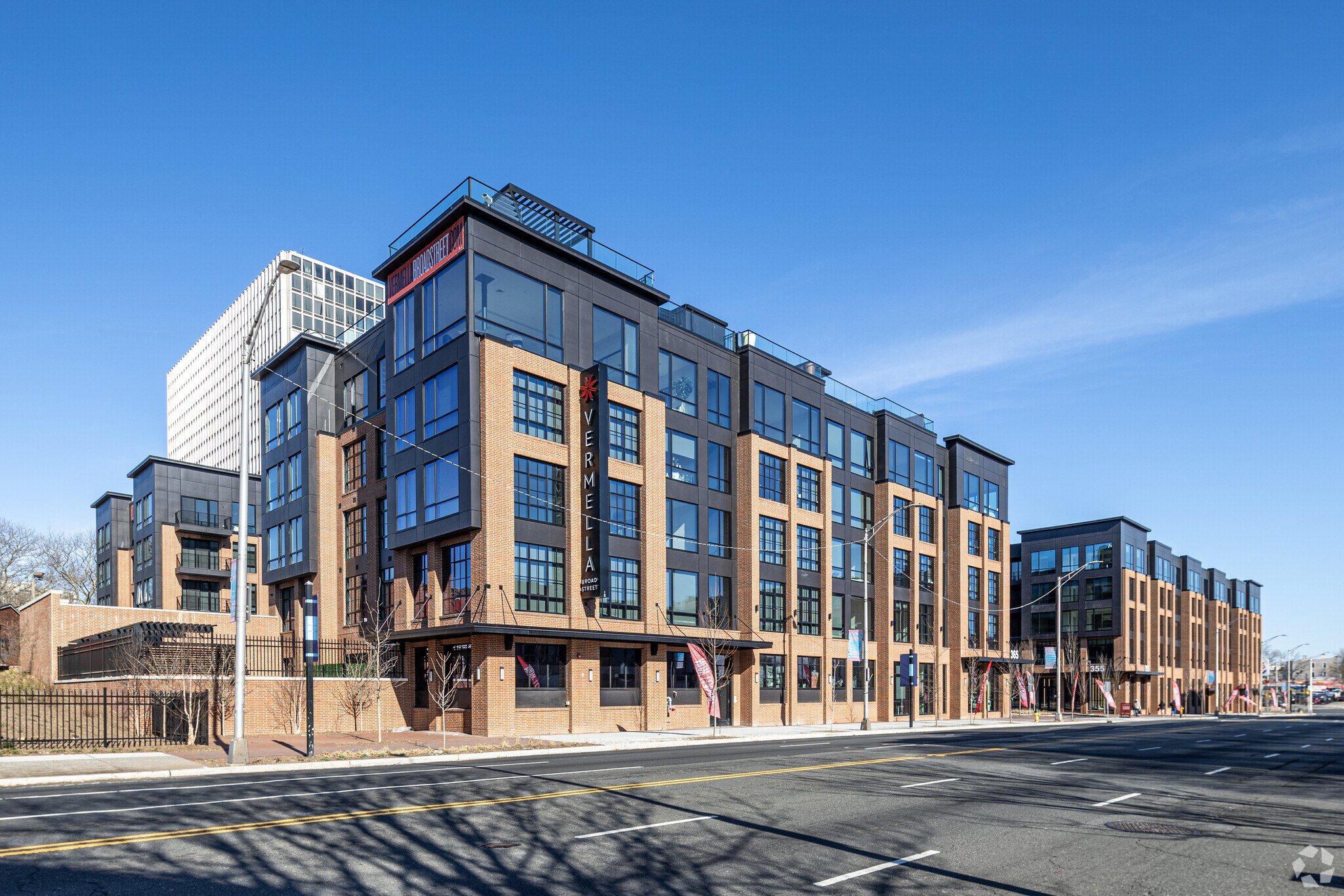 349-377 Broad St, Newark, NJ à louer Photo du bâtiment- Image 1 de 10