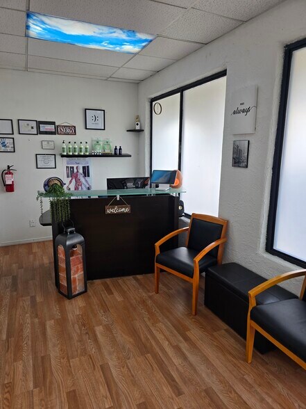 300 N Resler Dr, El Paso, TX à louer - Photo du bâtiment - Image 3 de 10