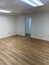 4696-4698 Honeygrove Rd, Virginia Beach, VA for lease Interior Photo- Image 2 of 14