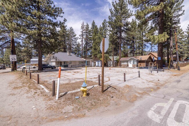 Plus de détails pour 401 W Big Bear Blvd, Big Bear City, CA - Commerce de détail à louer