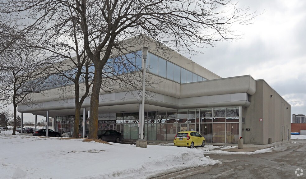 265 Rimrock Rd, Toronto, ON à louer - Photo du bâtiment - Image 3 de 8