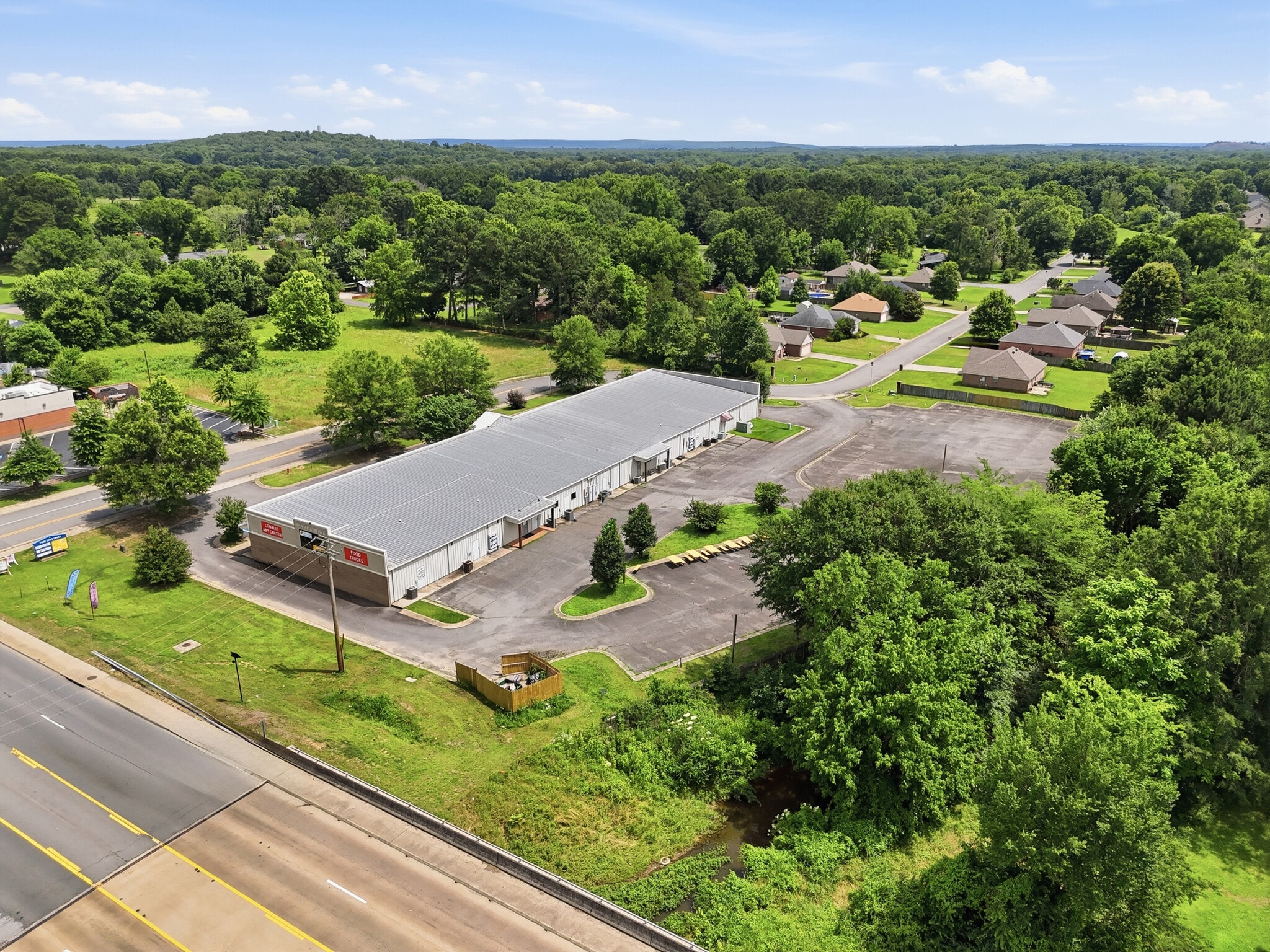 2215 E Oak St, Conway, AR for lease Interior Photo- Image 1 of 10