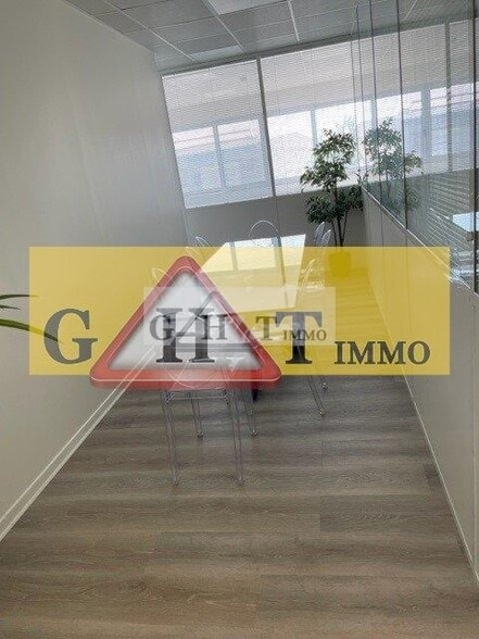 Office in Neuilly-sur-Marne for lease - Interior Photo - Image 1 of 3