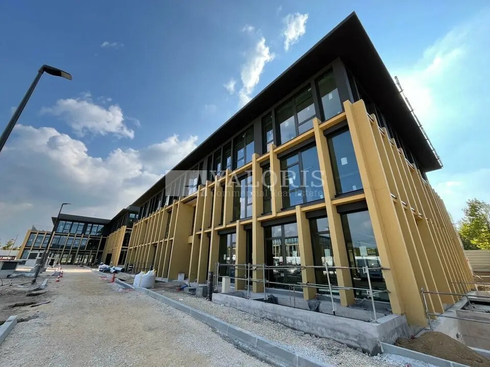 Office in Aix-en-Provence for lease Construction Photo- Image 1 of 11