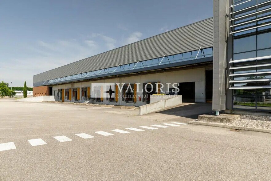 Flex dans Miribel à louer - Photo du bâtiment - Image 3 de 8