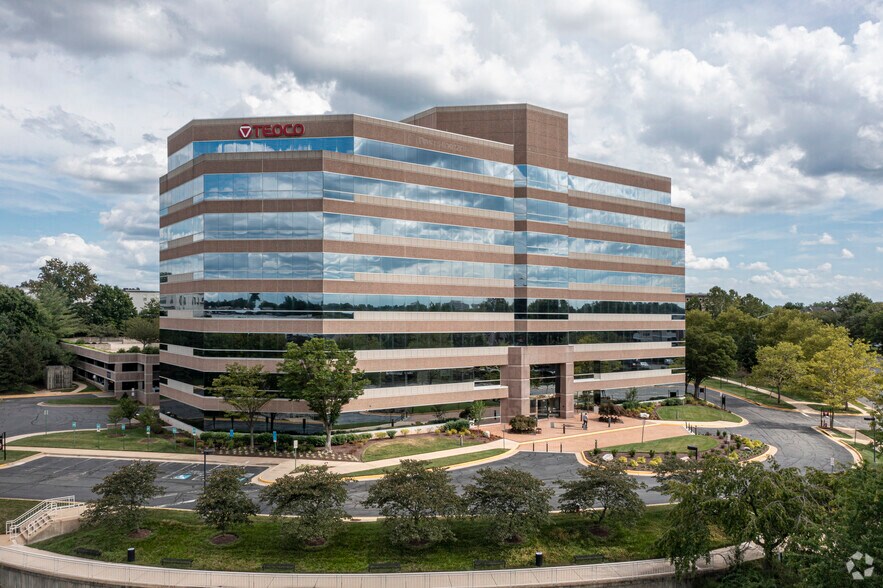12150 Monument Dr, Fairfax, VA à louer - Photo du bâtiment - Image 1 de 18