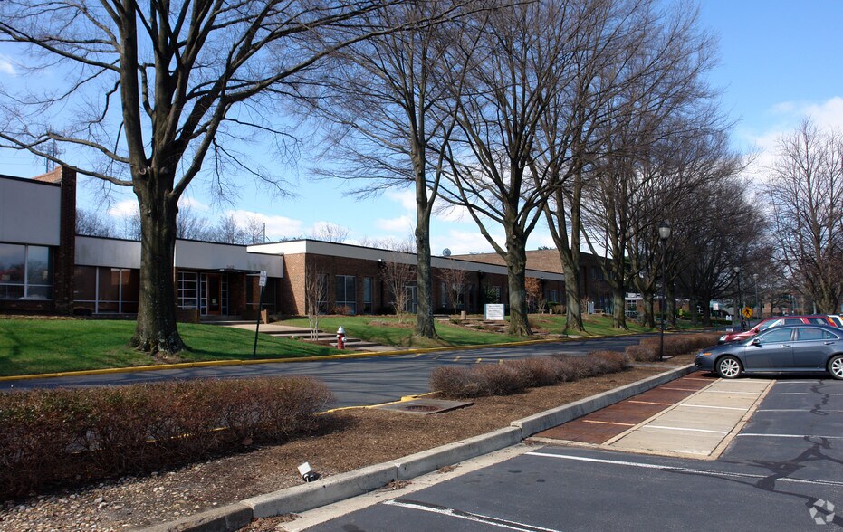 11425 Isaac Newton Sq, Reston, VA à louer - Photo du bâtiment - Image 3 de 3
