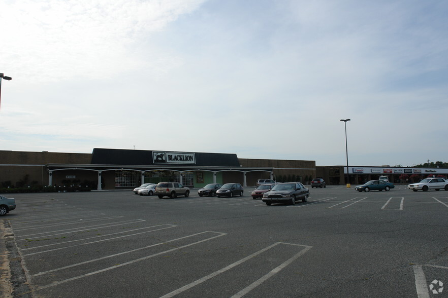 10701-10703 Park Rd, Charlotte, NC for lease - Building Photo - Image 2 of 2