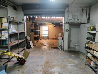 Plus de détails pour Multi-résidentiel à vendre