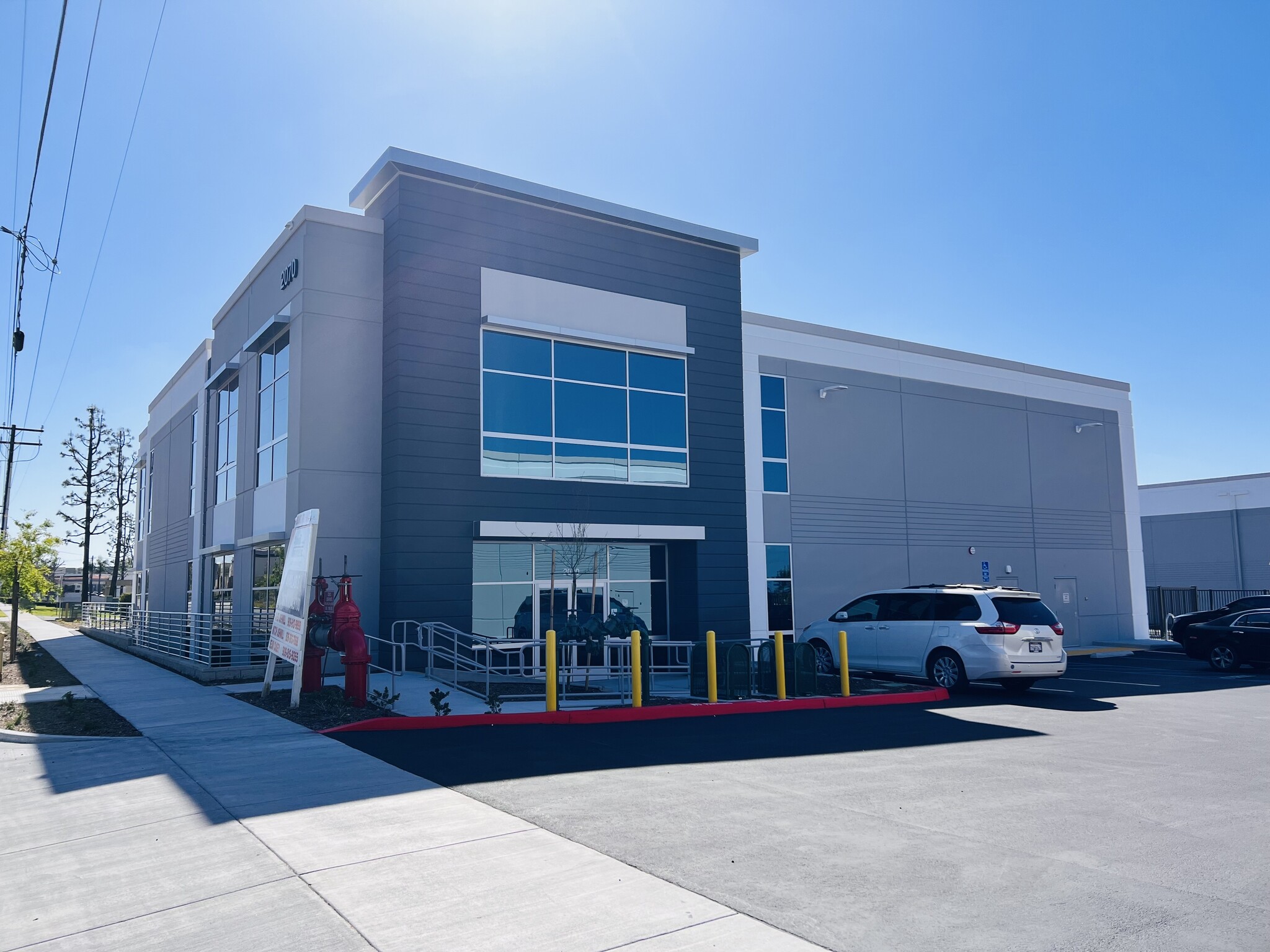 2070 W 11th St, Upland, CA for lease Primary Photo- Image 1 of 10