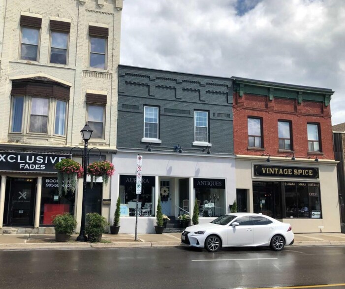 15231 Yonge St, Aurora, ON à vendre - Photo du bâtiment - Image 1 de 1