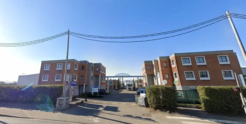 Flex in Chassieu for lease - Building Photo - Image 1 of 3