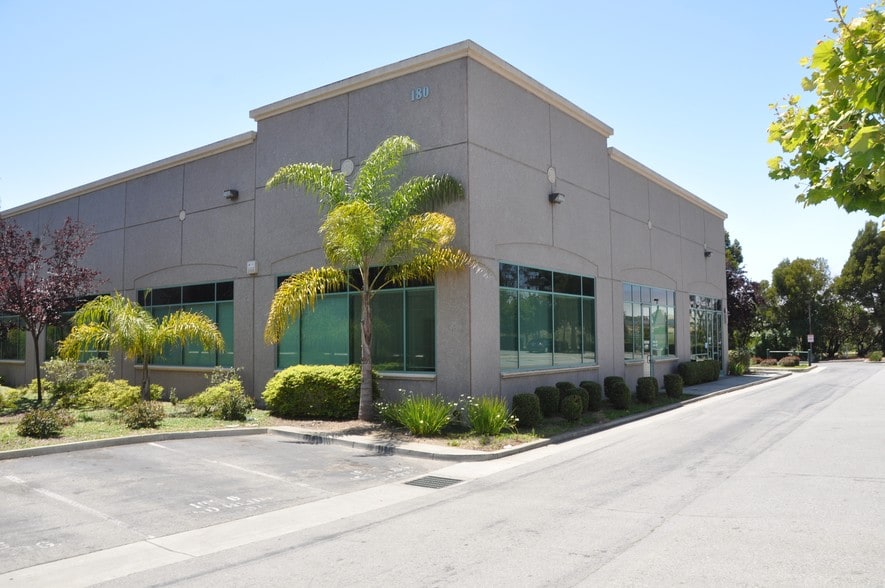 180 Westridge Dr, Watsonville, CA for lease - Building Photo - Image 2 of 9
