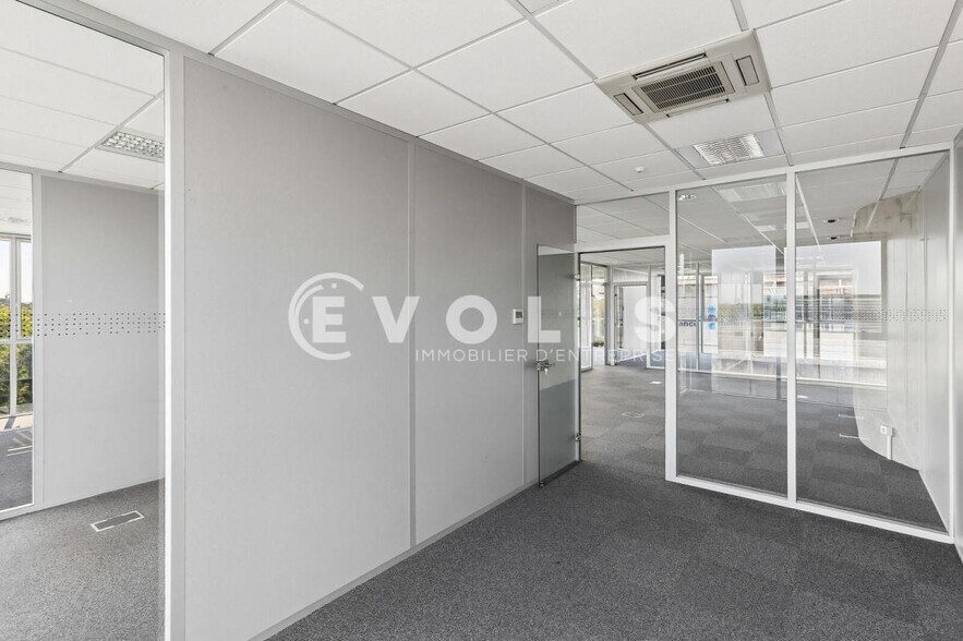 11 Rue Edison, Bron for lease - Interior Photo - Image 3 of 15
